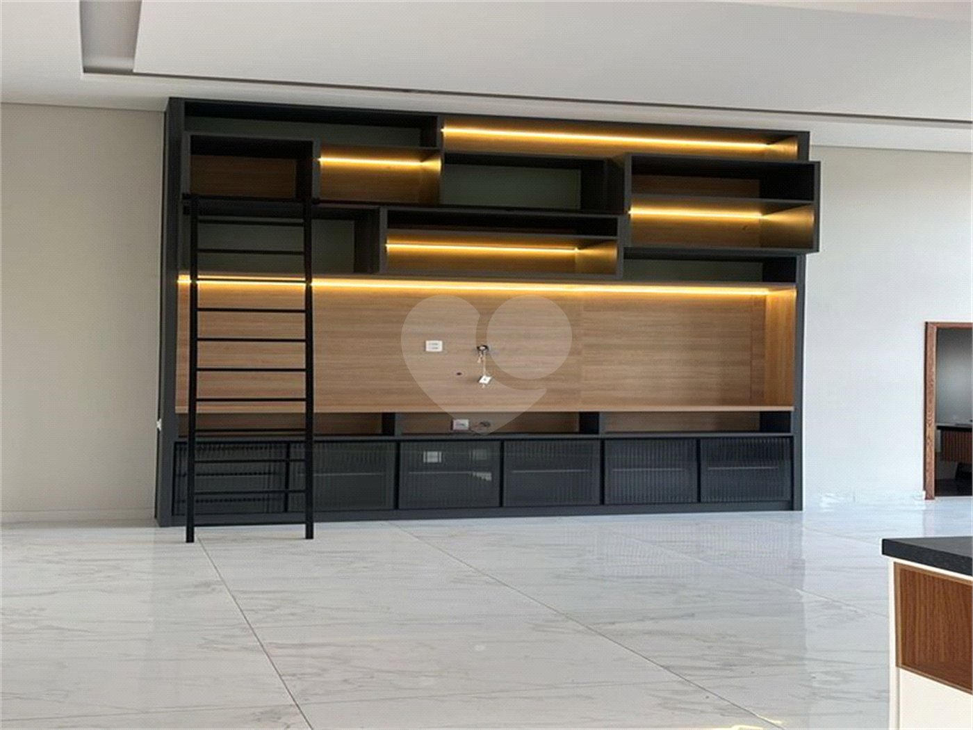 Indaiatuba - Condominio Jardins di Roma - Venda -Locação 0 R$ 10.000,00 mais encargos - condominio - R$ 650,00 - IPTU - R$ 230,00 - Terreno 300ms - construido 170 metros quadrados - Terrea - 3 quartos, uma suíte e uma demi suite , 4 banheiros , piscina - Preparado para água quente até a piscina!!