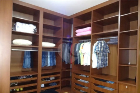 Sobrado à venda com 3 quartos, sendo 1 suíte, em Jardim São Luís, São Paulo, SP