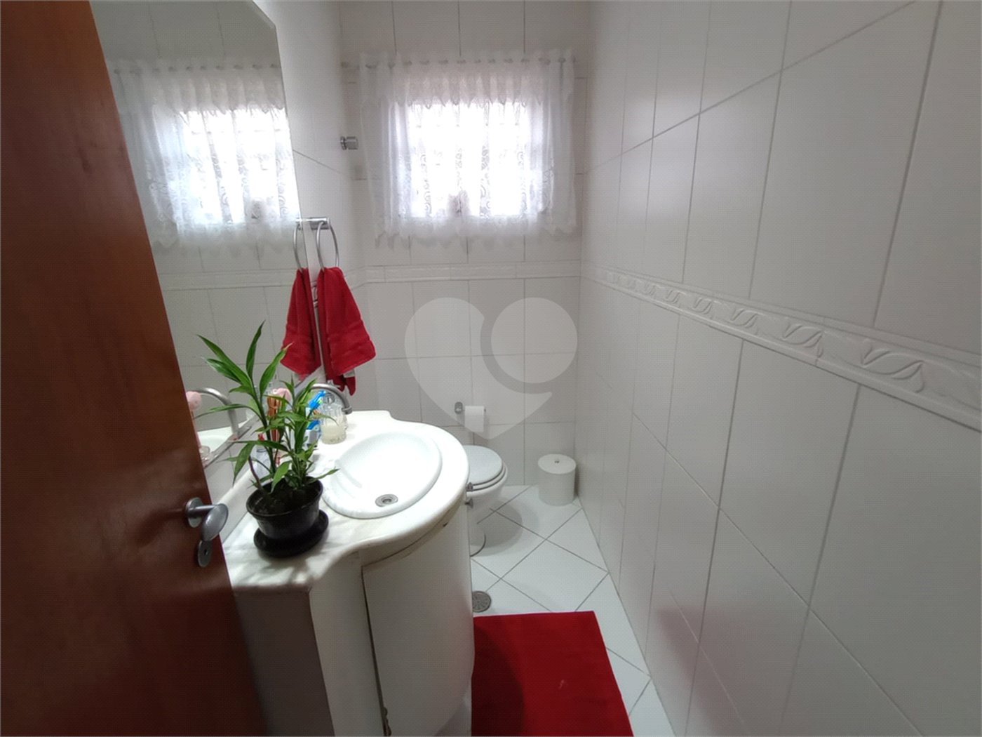Sobrado à venda com 4 quartos, sendo 1 suíte,  em Jardim Prudência, São Paulo, SP
