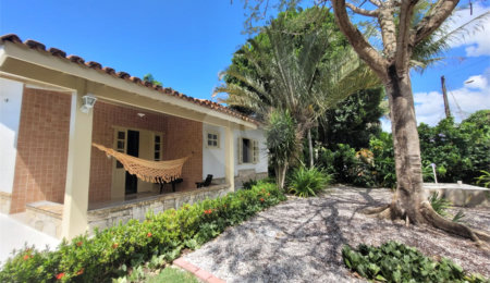 Casa à venda com 4 quartos, sendo 2 suítes,  no Centro, Santa Cruz Cabrália, BA
