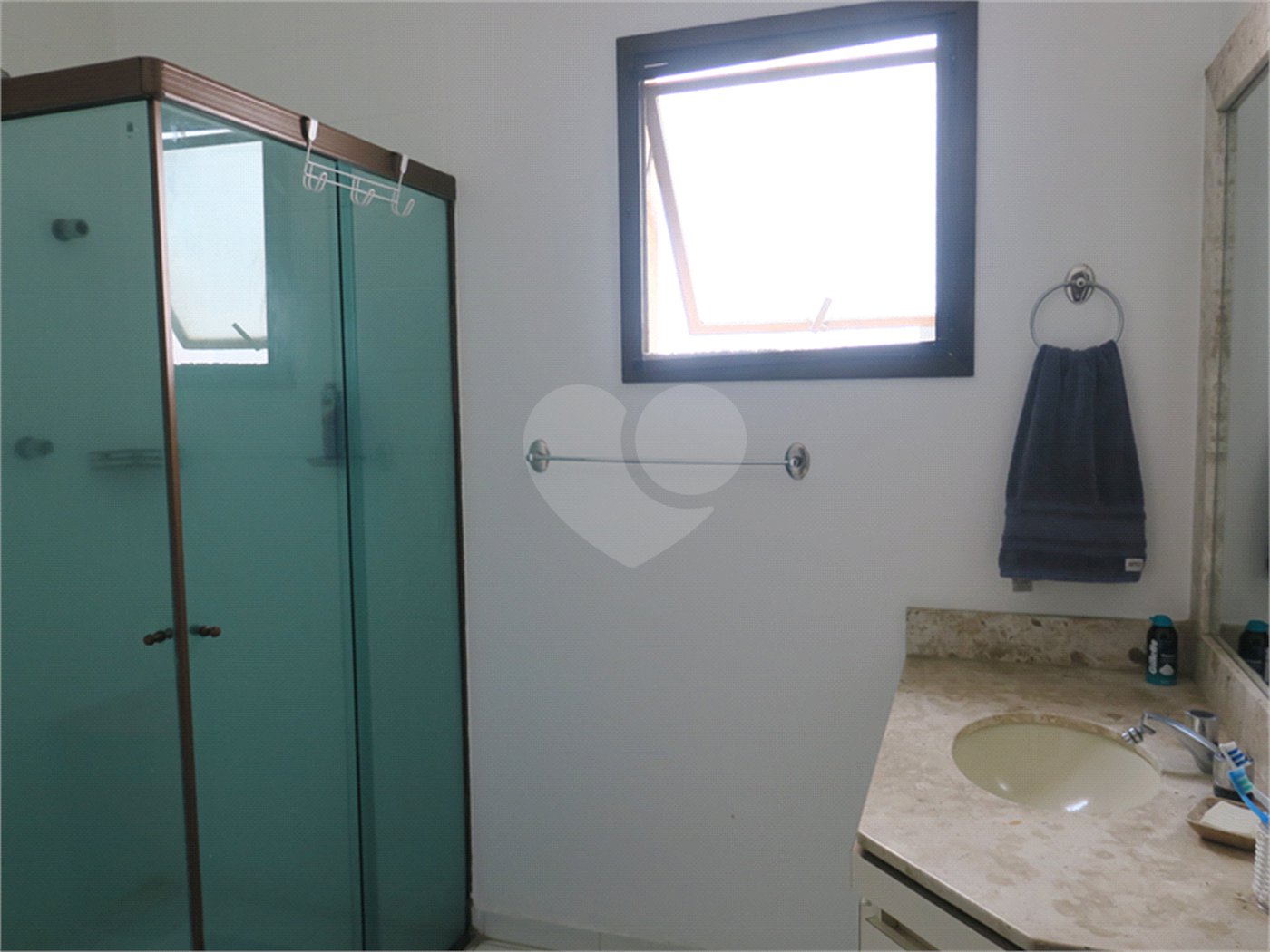 Casa à venda com 4 quartos, sendo 2 suítes, no condomínio Vila das Flores, São Paulo - SP