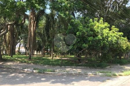 Terreno à venda em Lar São Paulo, São Paulo, SP