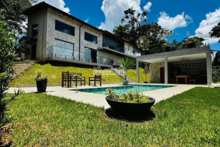 Casa à venda com 4 suítes no condomínio Portal Ouro Verde, Atibaia - SP