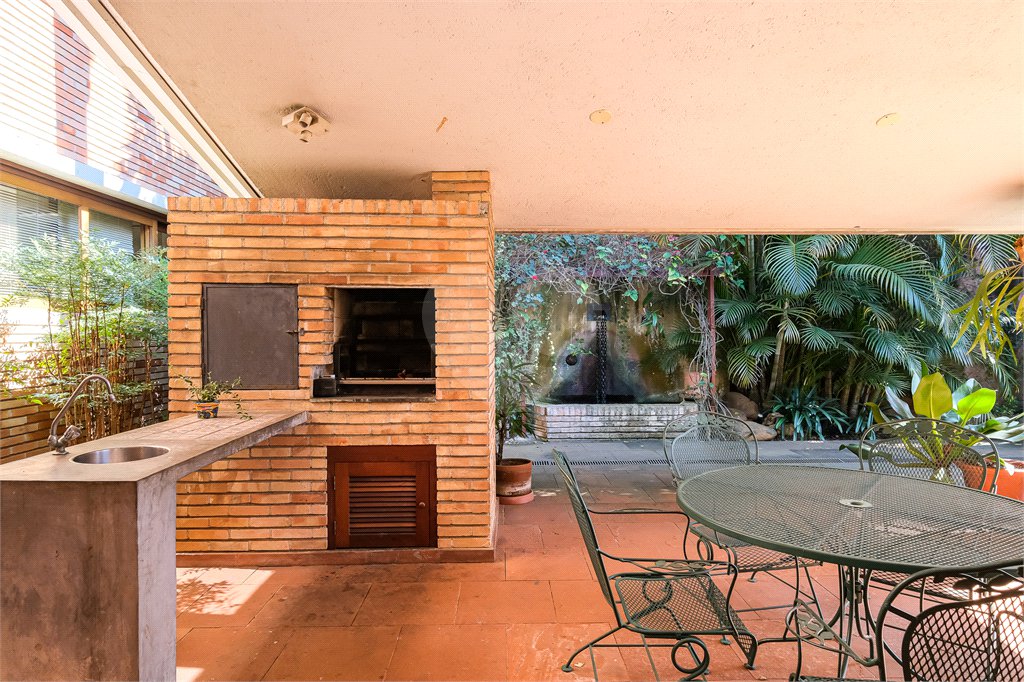 Casa à venda com 4 quartos, sendo 2 suítes, em Jardim Cordeiro, São Paulo, SP