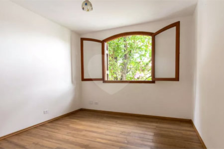 Casa à venda com 4 quartos, sendo 1 suíte, em Vila Tiradentes, São Paulo, SP
