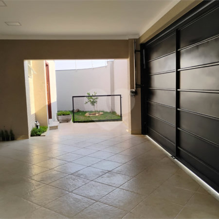 Sobrado à venda com 4 quartos, sendo 3 suítes,  em Jardim Marabá, Itapetininga, SP