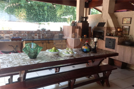 Casa à venda com 3 quartos, sendo 2 suítes, em Jardim Imperial Hills III, Arujá, SP