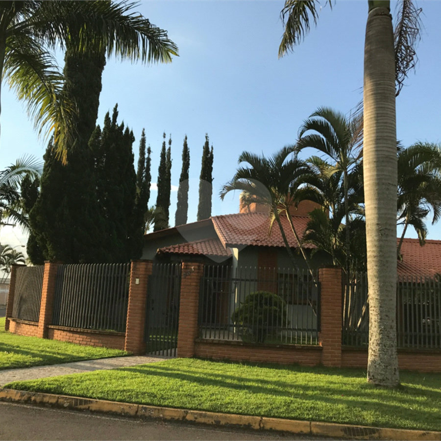 Terreno à venda com 4 quartos, sendo 1 suíte, no condomínio Zuleika Jabour, Salto - SP