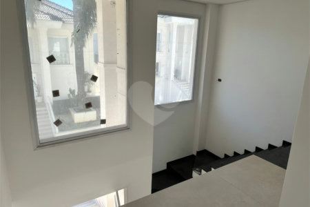 Casa à venda com 4 suítes no condomínio Villaggio Houda, São Paulo - SP