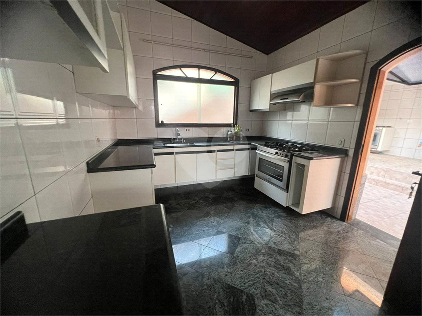 Sobrado à venda ou para alugar com 3 quartos, sendo 2 suítes,  em Arujázinho Iv, Arujá, SP