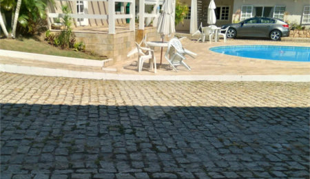 Casa em condomínio à venda com 2 quartos, sendo 1 suíte,  em Alto de Búzios, Armação dos Búzios, RJ