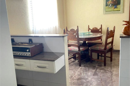 Casa à venda com 9 quartos, sendo 4 suítes, em Condomínio Flamboyant-b, Atibaia, SP