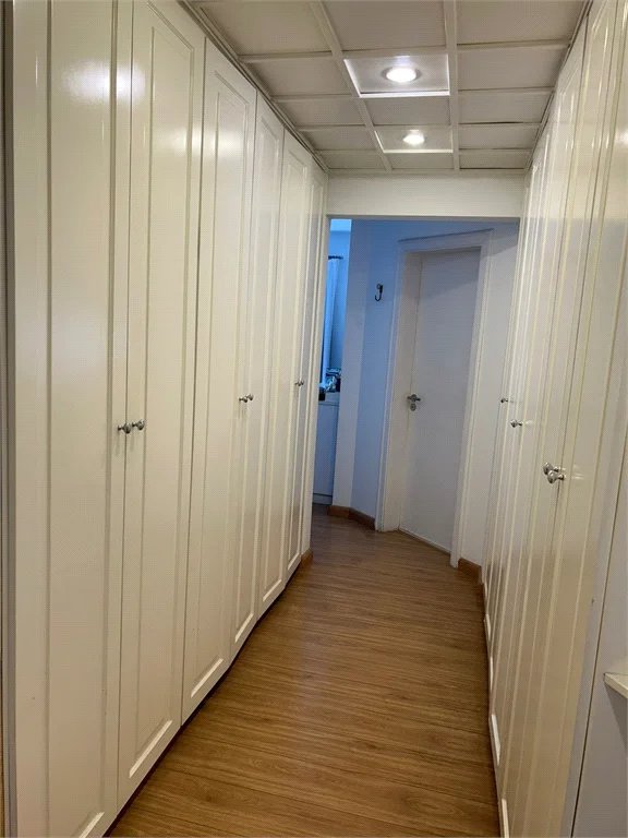 Apartamento à venda com 4 suítes em Real Parque, São Paulo, SP