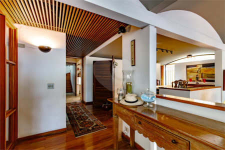 Casa à venda com 4 quartos, sendo 2 suítes, em Jardim Everest, São Paulo, SP