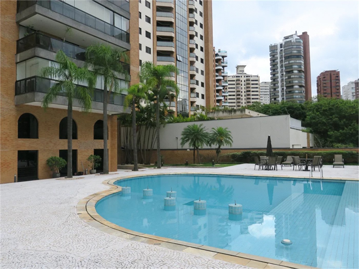 Apartamento à venda ou para alugar com 3 suítes em Vila Suzana, São Paulo, SP