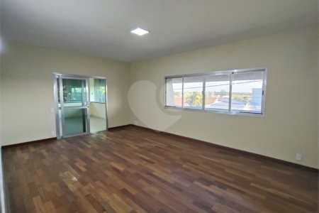 Casa à venda ou para alugar com 5 quartos, sendo 3 suítes, em Vila Maria, Itapetininga, SP