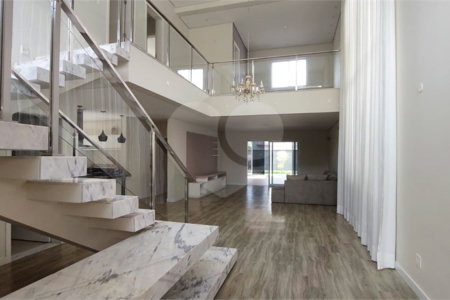 Casa à venda com 3 suítes no condomínio Figueira Garden, Atibaia - SP