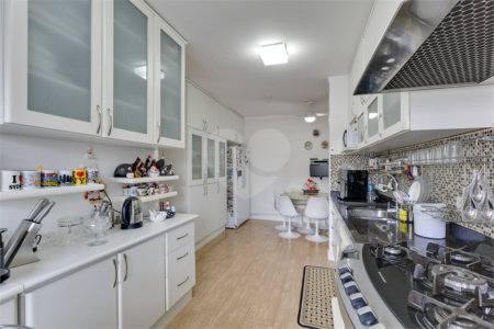 Apartamento à venda com 3 quartos, sendo 2 suítes, em Santo Amaro, São Paulo, SP