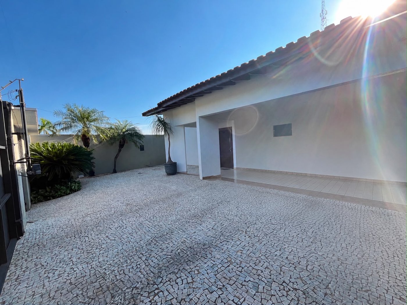 Casa à venda com 3 quartos, sendo 1 suíte,  em Santos Dumont, Três Lagoas, MS