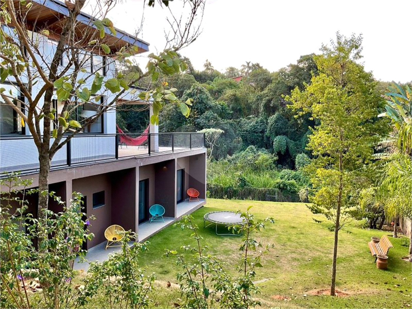 Casa à venda com 4 quartos, sendo 3 suítes,  no condomínio Vale da Santa Fé, Vinhedo - SP