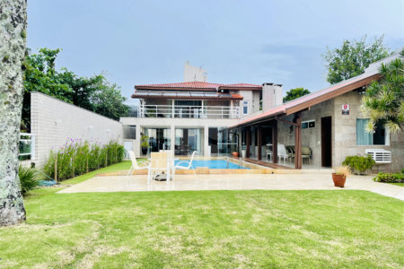 Casa à venda com 5 suítes no Centro, Porto Belo, SC
