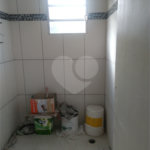 Casa à venda com 3 quartos, sendo 1 suíte,  no condomínio Nair Ramos Shuring, São Paulo - SP