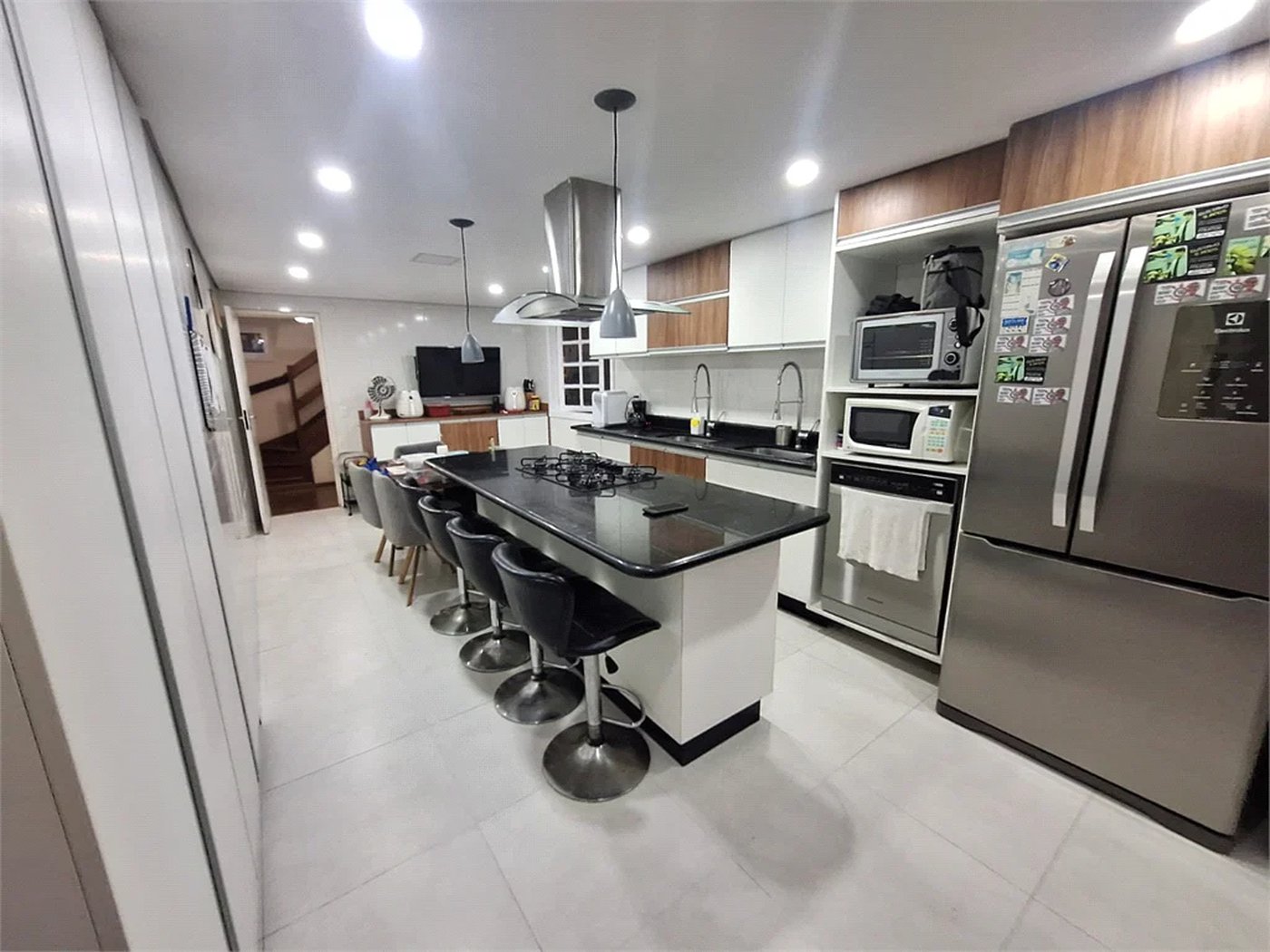 Casa à venda com 5 quartos, sendo 3 suítes, no condomínio Vila Panamericana, São Paulo - SP