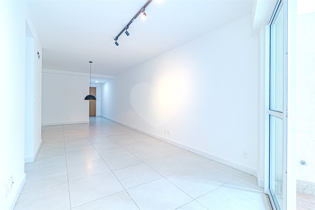 Apartamento à venda com 3 quartos, sendo 2 suítes, em Lagoa, Rio de Janeiro, RJ