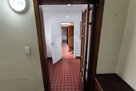 Sobrado à venda com 5 quartos, sendo 1 suíte, em Jardim Trussardi, São Paulo, SP