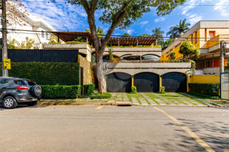 Casa à venda com 4 quartos, sendo 2 suítes, em Jardim Everest, São Paulo, SP