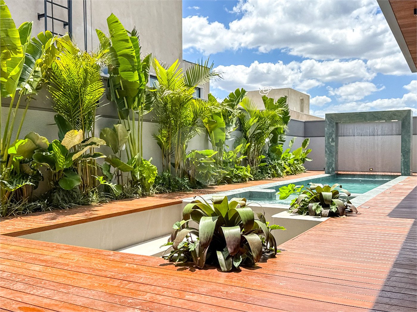 Casa à venda com 3 suítes no condomínio Villa dos Pinheiros, Indaiatuba - SP