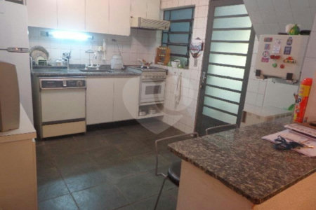Sobrado à venda com 3 quartos, sendo 2 suítes, em Indianópolis, São Paulo, SP