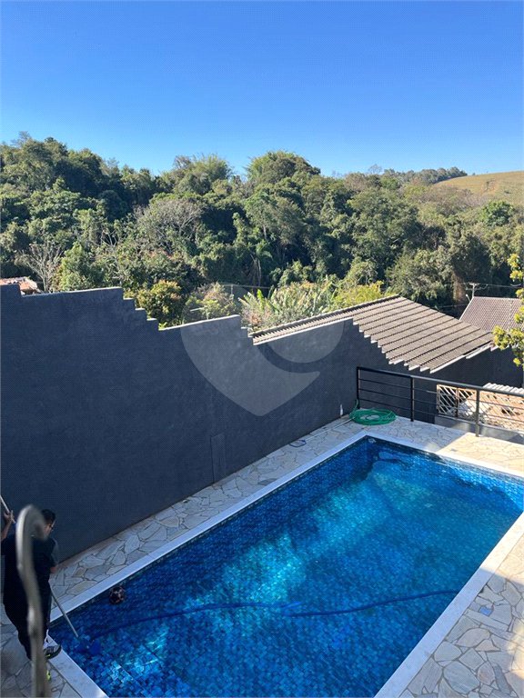 Sobrado à venda com 3 quartos, sendo 1 suíte, em Jardim Brogotá, Atibaia, SP