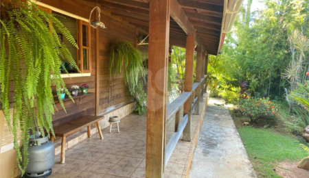 Casa à venda com 3 quartos, sendo 1 suíte,  no Centro, Araçoiaba da Serra, SP