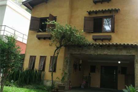 Casa à venda com 4 quartos, sendo 2 suítes, no condomínio Vila das Flores, São Paulo - SP