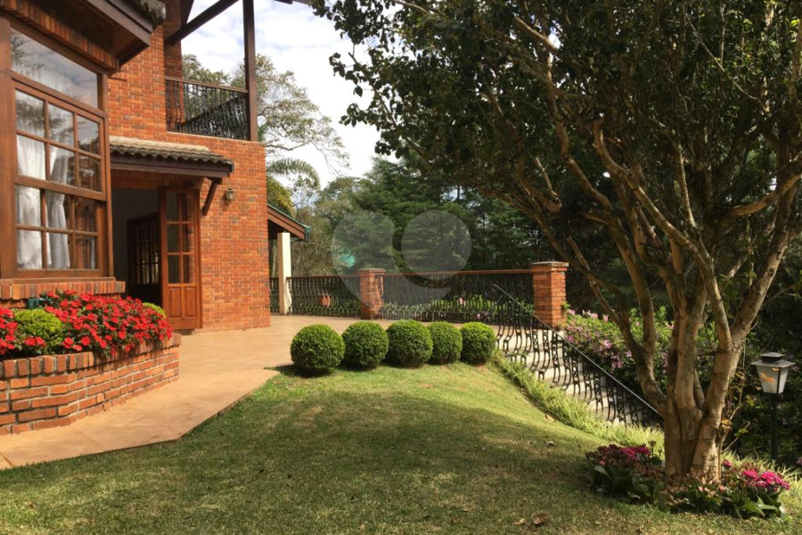 Casa à venda com 5 quartos, sendo 4 suítes,  no condomínio Cantareira, Mairiporã - SP