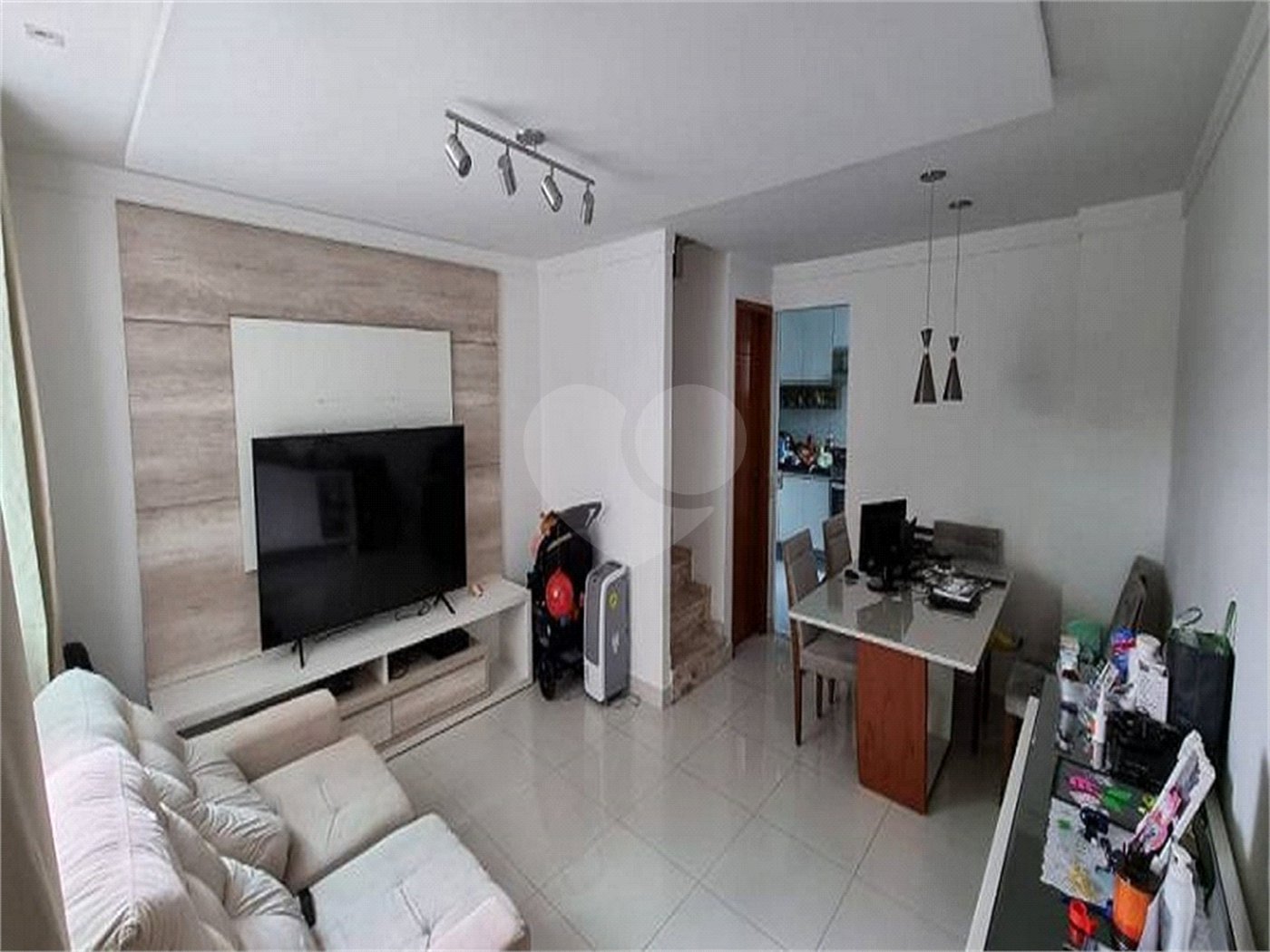 Casa à venda com 3 quartos, sendo 1 suíte, no condomínio Parque Vitória, São Paulo - SP