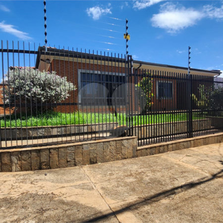 Casa à venda com 3 quartos, sendo 2 suítes, em Jardim Europa (vila Xavier), Araraquara, SP