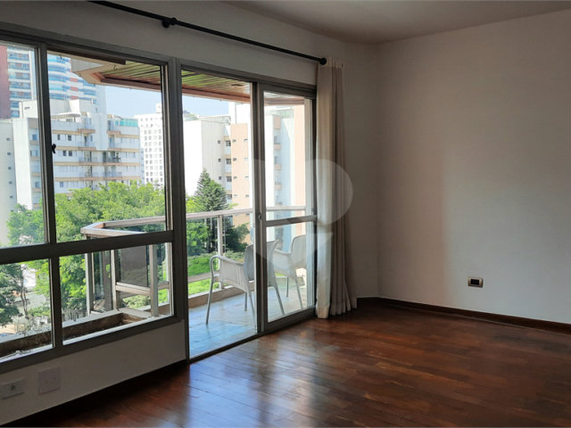 Apartamento à venda com 3 quartos, sendo 1 suíte,  em Jardim Marajoara, São Paulo, SP