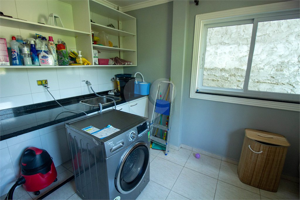 Casa à venda ou para alugar com 5 quartos, sendo 1 suíte, no condomínio Vila de Roma, São Roque - SP