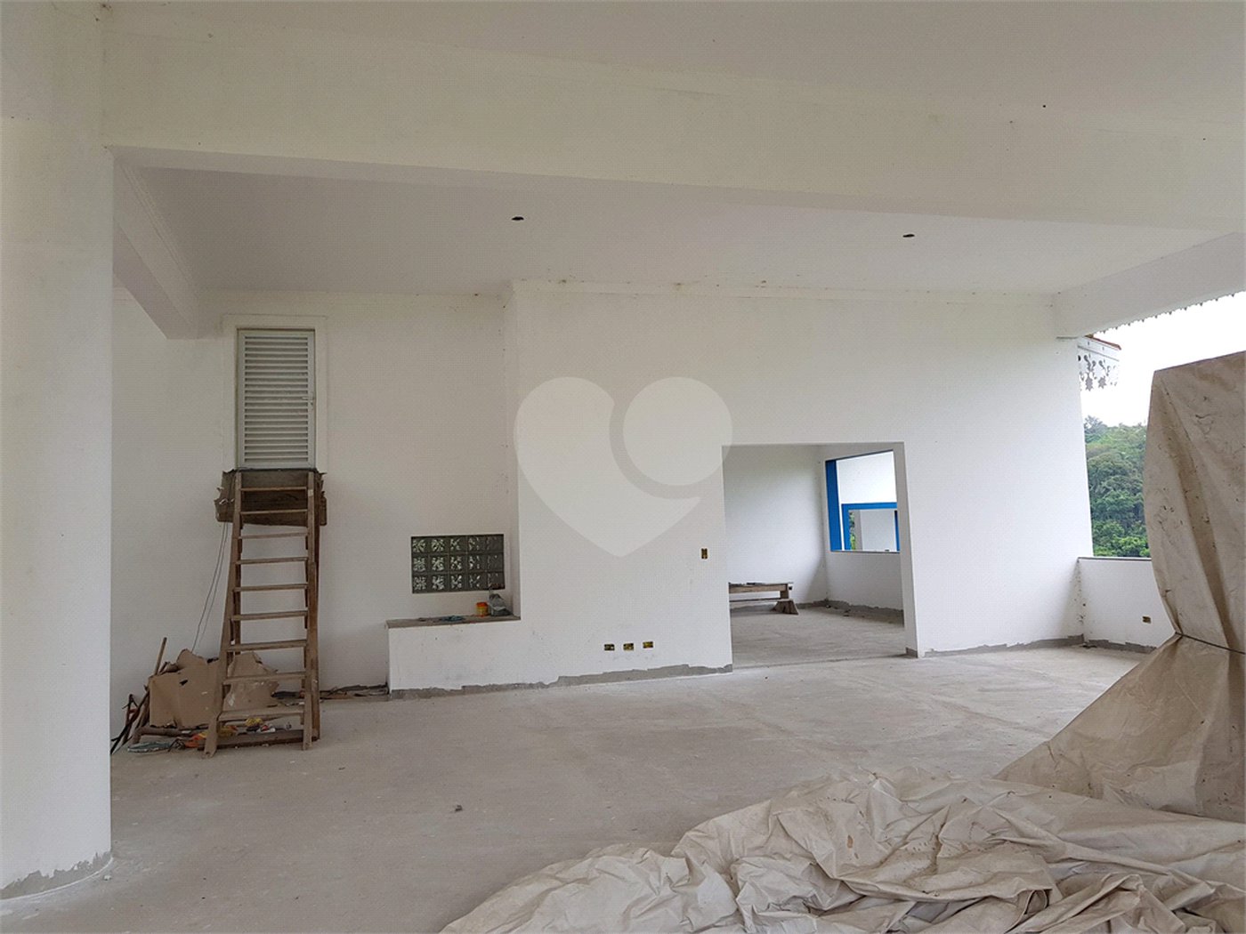 Casa à venda com 4 suítes no condomínio Suíça da Cantareira, Mairiporã - SP