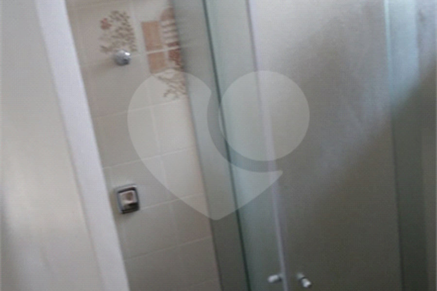 Sobrado à venda com 4 quartos em Santa Terezinha, São Paulo, SP