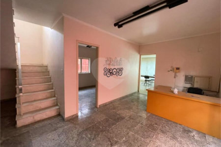 Sobrado à venda com 4 quartos, sendo 1 suíte, em Vila Congonhas, São Paulo, SP