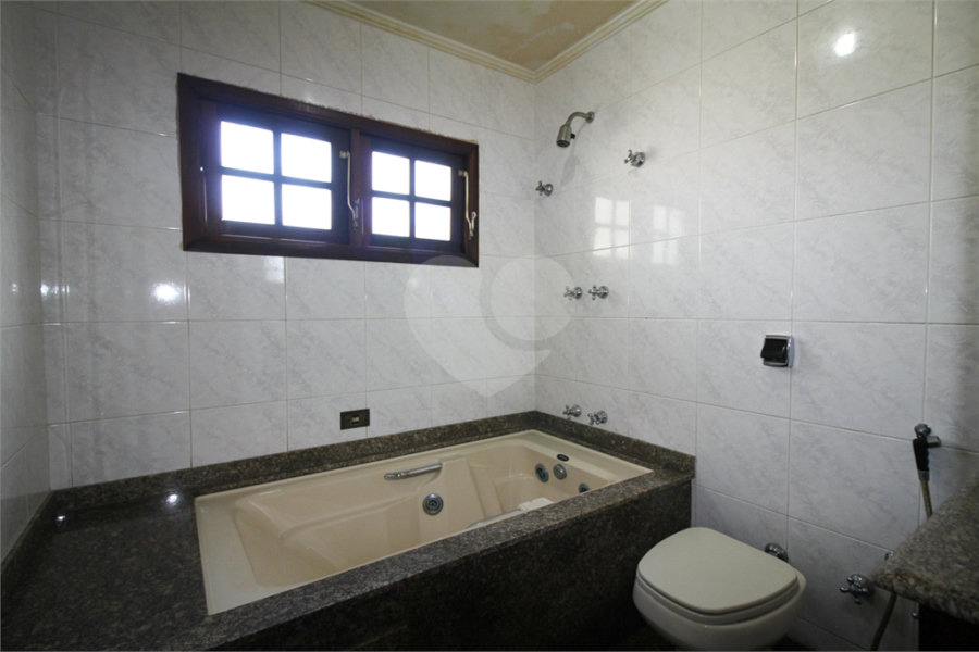 Casa à venda com 5 quartos, sendo 3 suítes, em Jardim São Bento, São Paulo, SP