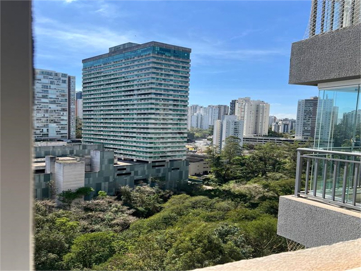 Apartamento à venda com 3 suítes em Jardim Caboré, São Paulo, SP