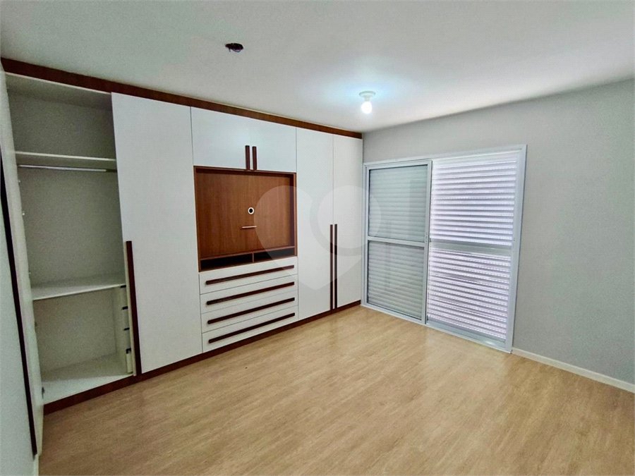 Casa à venda com 3 quartos, sendo 1 suíte, no condomínio Residencial Rio Preto Village, Atibaia - SP
