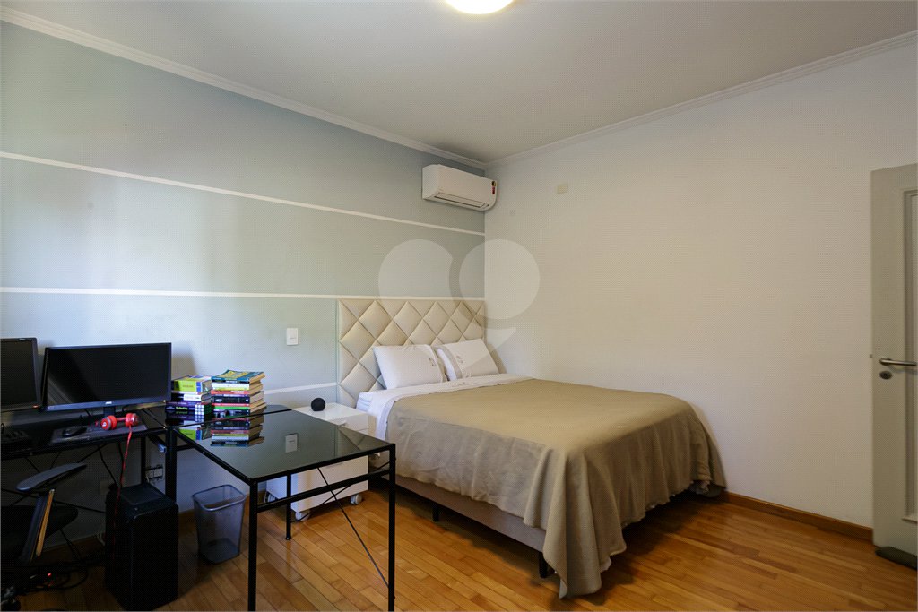 Casa à venda com 4 quartos, sendo 2 suítes, no condomínio Parque das Arvores, São Paulo - SP
