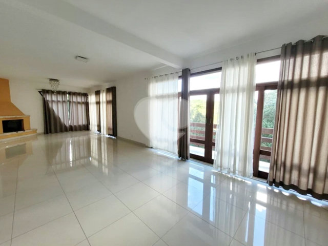 Casa à venda com 7 quartos, sendo 5 suítes,  no condomínio Sausalito, Mairiporã - SP