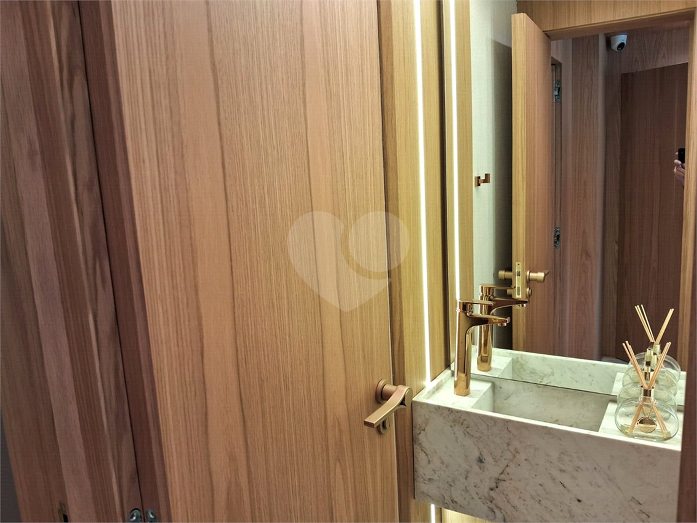 Apartamento à venda com 3 suítes em Moema, São Paulo, SP