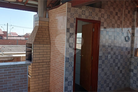 Sobrado à venda com 4 quartos, sendo 1 suíte,  em Parque das Paineiras, Sorocaba, SP